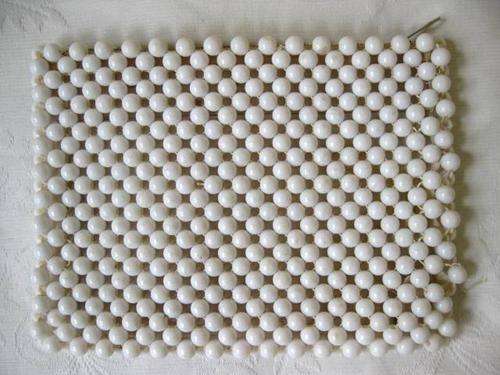 1950S VINTAGE WHITE PLASTIC BEADED CLUTCH PURSE BAG WITH ZIP