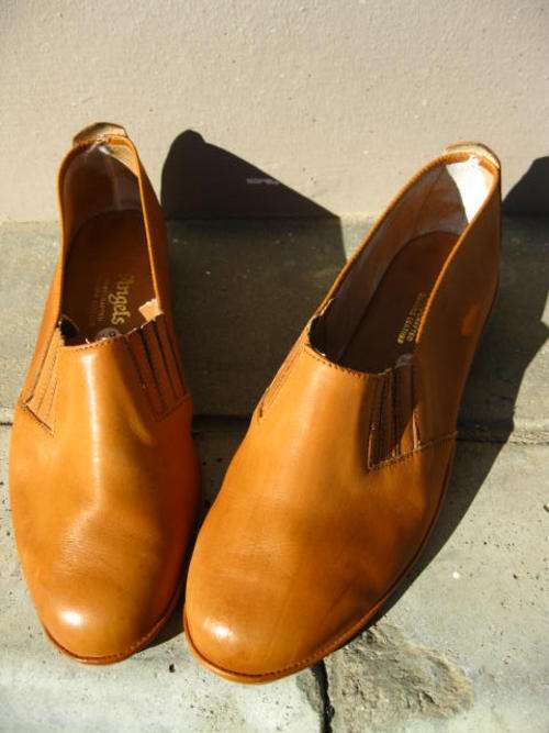 VINTAGE "ANGELS" HANDCRAFTED GENUINE LEATHER TAN SHOES - SIZE 6 1/2 - HARDLY WORN!!