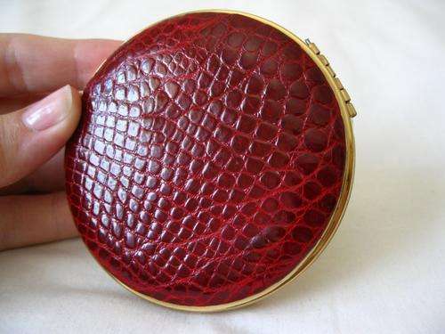 VINTAGE RARE ***GENUINE CROCODILE SKIN*** LEATHER RED & GOLD POWDER MAKE-UP COMPACT - WEST GERMANY
