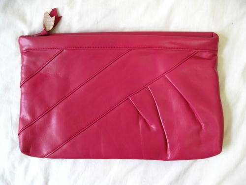 VINTAGE 1980S HOT BARBIE PINK CLUTCH BAG
