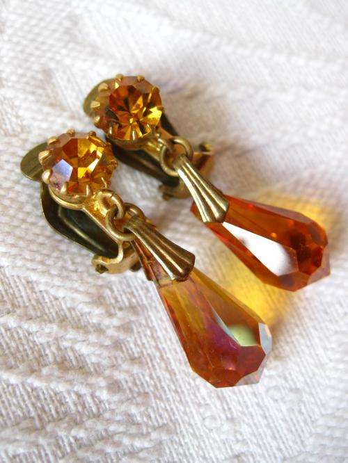 VINTAGE ORANGE SHIMMER QUALITY COSTUME JEWEL CLIP-ON EARRINGS