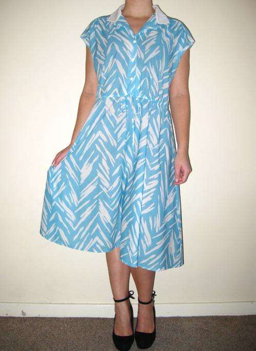 ***CLEARANCE SALE*** VINTAGE BLUE PRINT DRESS - SIZE LARGE
