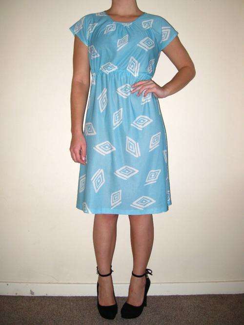 VINTAGE LIGHT BLUE PRINTED DRESS - SIZE 32/ SMALL