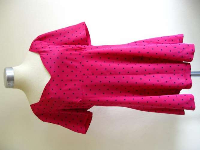 *SALE* VINTAGE HOT PINK POLKA DOT SWEETHEART NECKLINE SHORT SLEEVE FLARED DRESS - SIZE 38