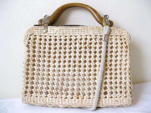 VINTAGE BEIGE WOVEN STRAW HANDBAG WITH HANDLES