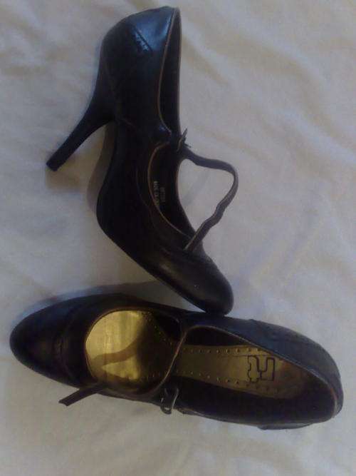 HIGH HEELS