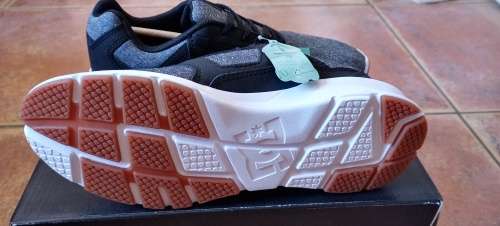 DC Men`s Skyline Sneakers Black and Heather Grey UK 6