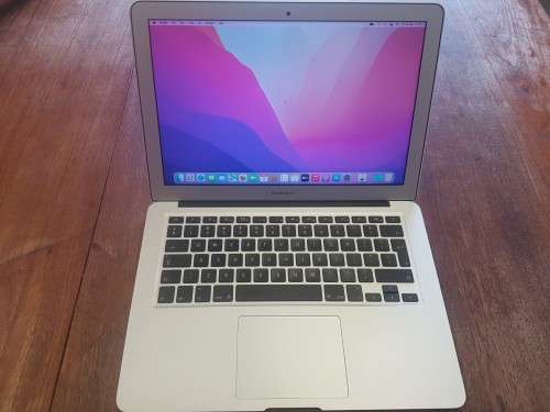 2017 Macbook Air - Incl HDMI adapter