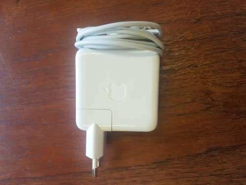 2017 Macbook Air - Incl HDMI adapter
