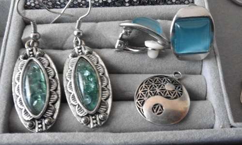 Fashion Earrings & Odds - As per pics
