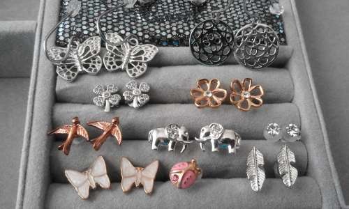 Fashion Earrings & Odds - As per pics