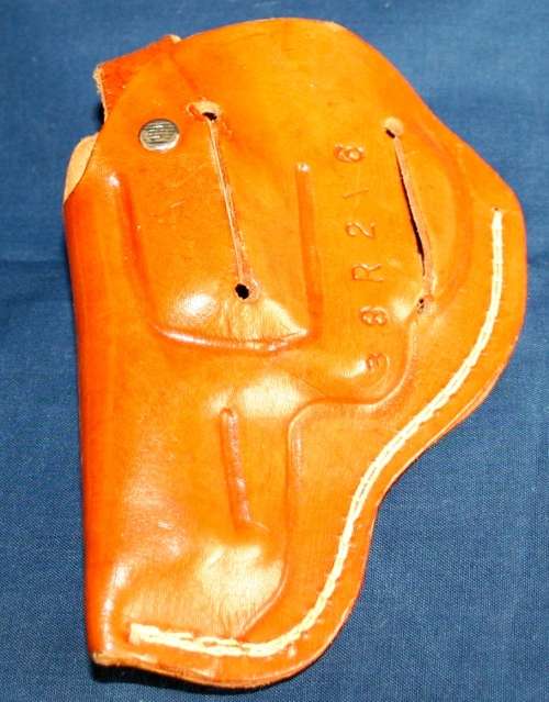 A FANTASTIC LEATHER GUN HOLSTER MARKED 38 R2 / 6