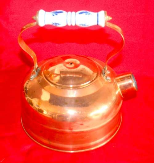 ANTIQUE FINE COPPER KETTLE WITH A PORCELAIN HANDLE AWESOME CHARACTER VERY COLLECTIBLE