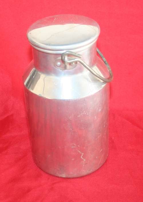 A BEAUTIFUL VINTAGE/ANTIQUE METAL CREAM CAN