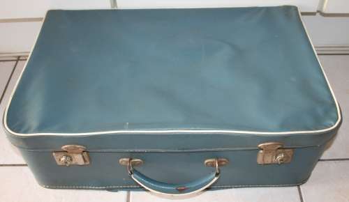 A FANTASTIC LIGHT BLUE SOFT TOP VINTAGE SUITCASE