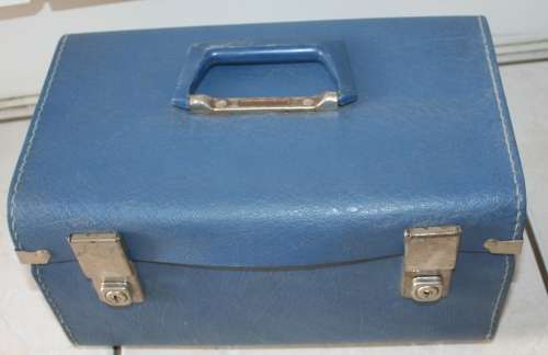 A AMZING GREY BLUE HARD TOP VINTAGE VANITY CASE