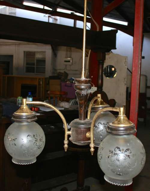 A MAGNIFICENT VINTAGE/ANTIQUE 3 TIER WOODEN BRAS CEILING LIGHT