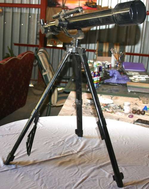 A MAGNIFICENT SCIENCE TECH COATED OPTICS DIA.=60MM F =700MM TELESCOPE