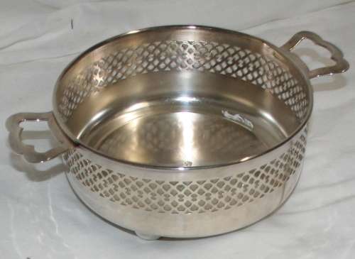 A MAGNIFICENT EPNS LARGE BOWL IN VERY GOOD CONDITION STUNNING!!