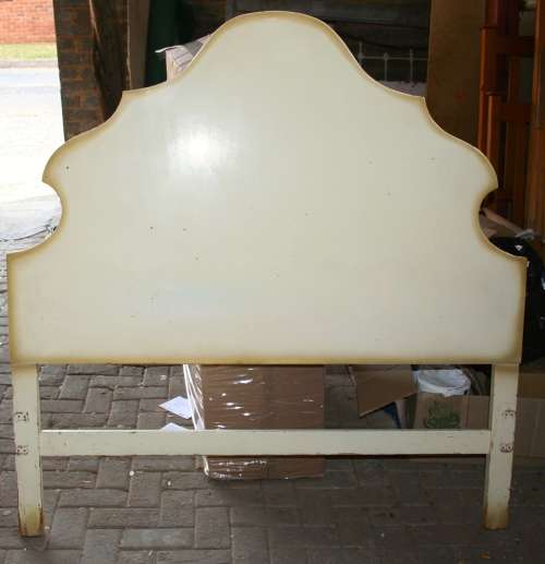 A FANTASTIC VINTAGE WOODEN 3/4 HEAD BOARD IN ORIGINAL PAINTED PATINA