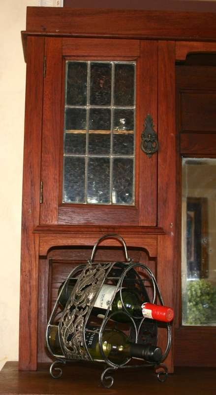 A AMAZING THREE BOTTLE WINE RACK WITH SO MUCH DETAIL AND A CARRY HANDEL!!!