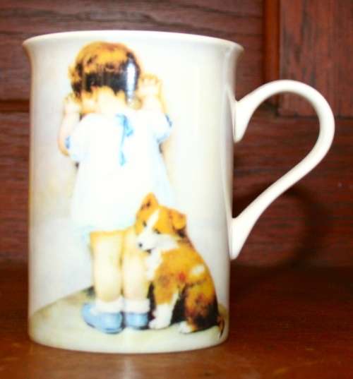A EXQUISITE MUG DESIGNED BY  THE LEONARDO COLLECTION MADE IN ENGLAND FINE CHINA