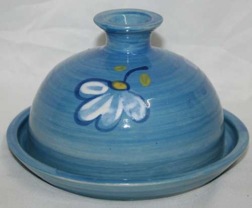 WOW A STUNNING POTERY BUTTER DISH WITH BEAUTIFUL BLUE COLORS