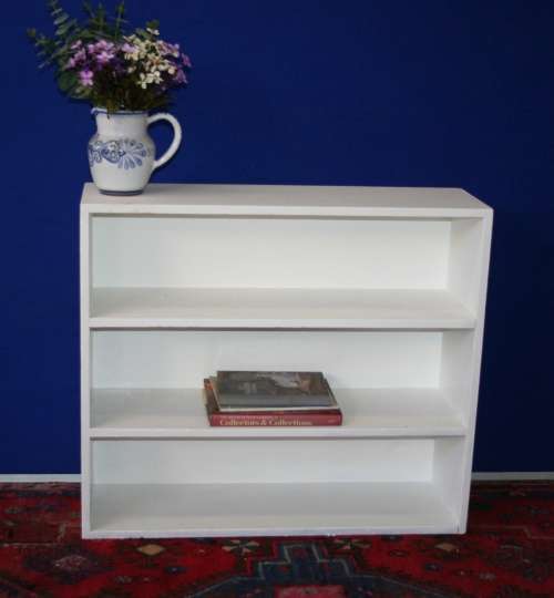 A GORGEOUS CRISP WHITE BOOKSHELF STUNNING!!!