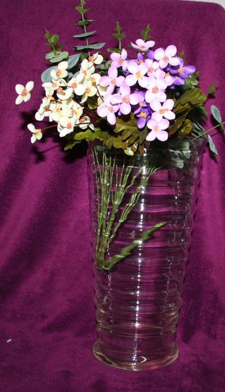 A MAGNIFICENT LARGE FLOWER VASE A SUNNING VASE