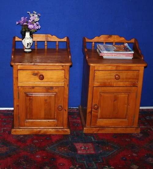 TWO STUNNING BEDSIDE CABINETS WITH DRAWE AND CUPBOARD BEAUTIFUL AND CLEAN PIECES