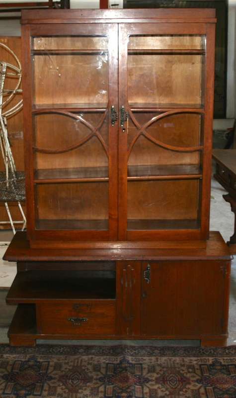 A EXQUISITE ART DECO SHOW CASE WITH SO MUCH DETAIL AND WOODEN PATTERN ON THE GLASS STUNNING