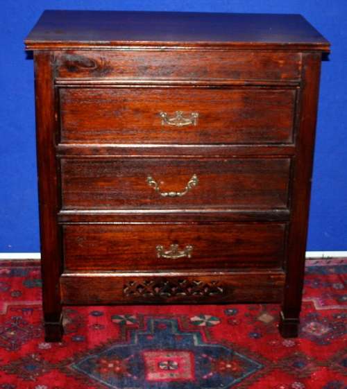 WOW A EXQUISITE VINTAGE/ANTIQUE CHEST OF DRAWERS WITH LOTS OF STUNNING DETAIL