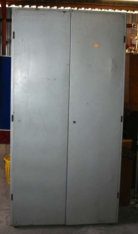 A VERY LARGE & HEAVY TOOL CABINET TO PACK AWAY YOUR TOOLS