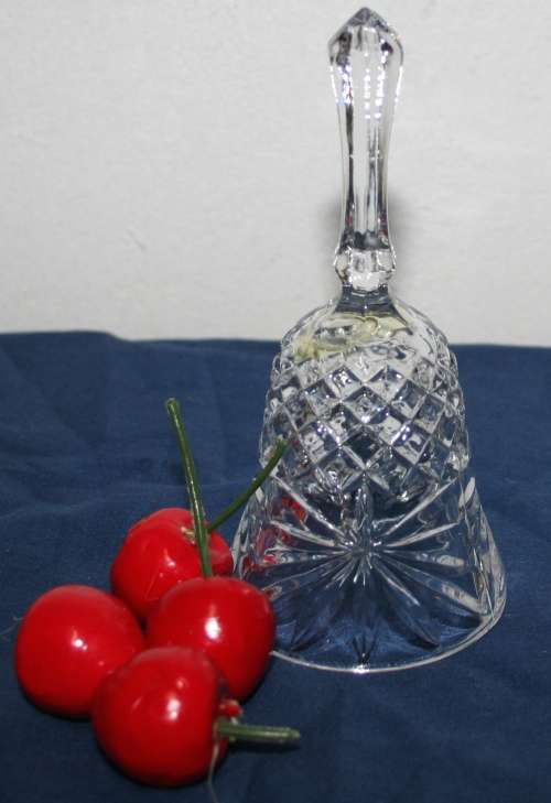 A EXQUISITE CRYSTAL BEL WITH STUNNING CUT GLASS DETAIL!!!