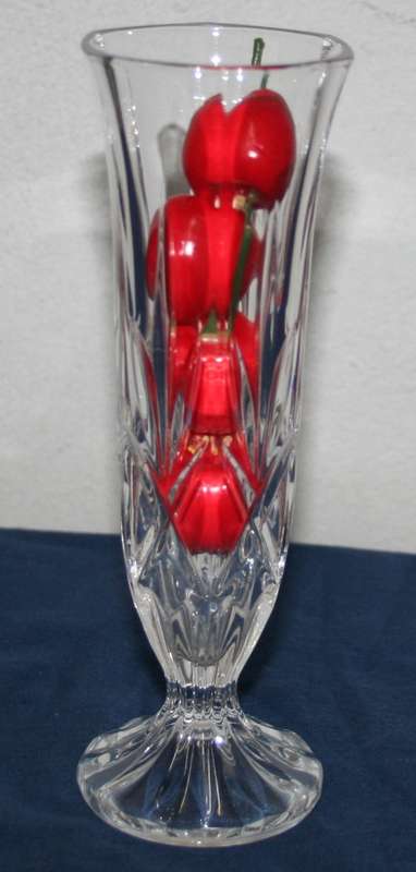 A EXQUISITE CRYSTAL TALL THIN VASE WITH BEAUTIFUL CUT GLASS DETAIL!!!