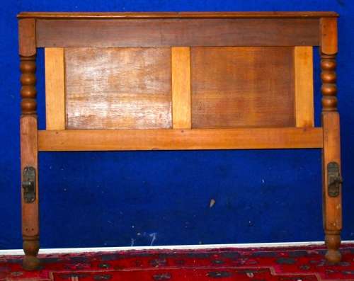 WOW A STUNNING ANTIQUE OAK SINGLE HEAD BOAURD WITH BEAUTIFUL TURNED DETAIL