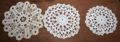 Three Crochet Doily in white/cream, Vintage Crocheted Tray Cloth, Small Centerpiece, Hand Made