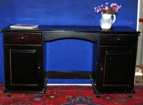 A LARGE BLACK PAINTED DESK/DRESSING TABLE WITH TWO CUPBOARDS AND TWO DROORS - STUNNING