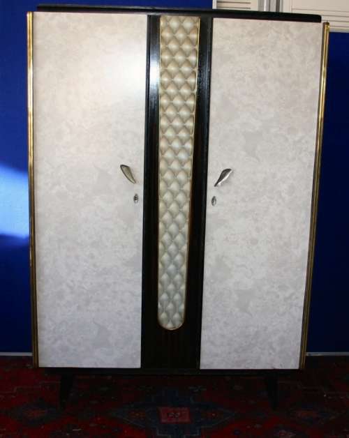 A GORGEOUS VINTAGE WARDROBE IN GOOD CONDITION LEAVE IT IN ORIGINAL STATE OR  DO YOUR SHABBY CHIC