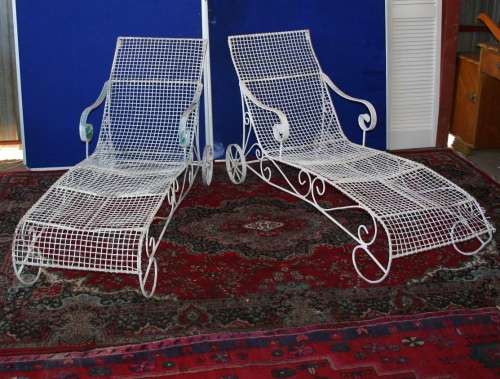 TWO FANTASTIC VINTAGE RECLINERS VINTAGE RETRO NEXT TO THE POOL THIS SUMMER!!!