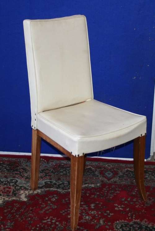 A FANTASTIC VINTAGE CHAIR WITH WOODEN LEGS IN ORIGINAL FABRIC - STUNNING CHAIR