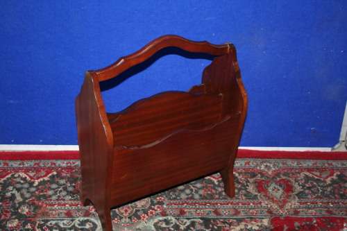 A GORGEOUS SOLLID WOOD MAGAZINE RACK -