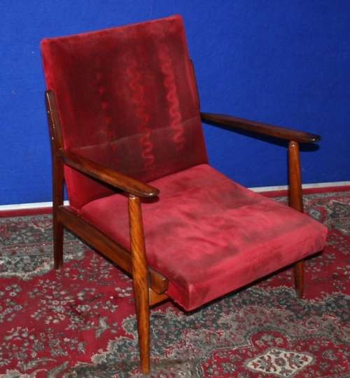 A FANTASTIC RETRO VINAGE WOODEN CHAIR WILL LOOK FANTASTIC IN YOUR HOUSE WITH YOUR OWN UPHOLSTERY
