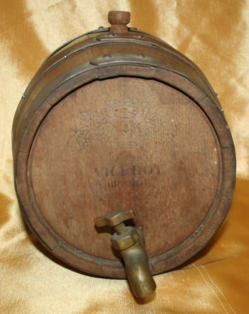A FANTASTIC WOODEN WINE VAT 4 BRASS STRAPS & TAP MARKED: 1845 VAN RYNS VIOEROT BRAND STUNNING.