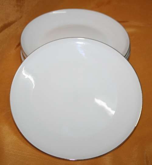 A GORGEOUS COLLECTION OF SIX CRISP WHITE SIDE PLATES BY CONSTANTIA FINE CHINA WITH A GOLD TRIM!!