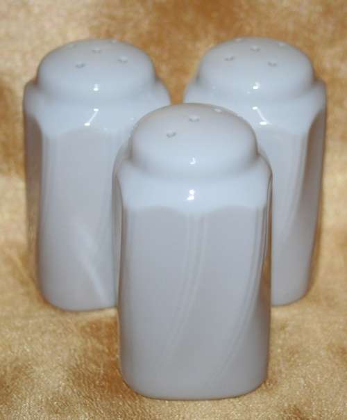 A FABULOUS COLLECTION OF 3 CRISP WHITE SLAT (2) & PEPPER (1) SHAKERS TO FIT WITH YOUR PORCELAIN