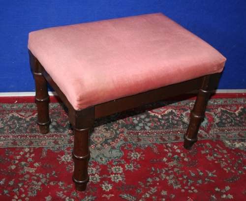 A GORGEOUS WOODEN VINTAGE STOEL - DRESSIING TABLE - PIANO STOEL