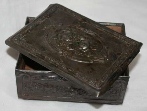 A FANTASTIC METAL TIN SUCH BEAUTIFUL ORNATE DETAIL - LINED WITH A WOODEN INLAY - OLD SCHOOL!!!