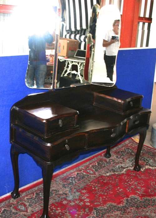 A GORGEOUS VINTAGE IMBUIA BALL & CLAW DRESSING TABLE WITH 5 DRAWERS AND THREE MIRRORS. STUNNING!!!