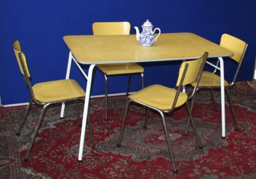 RETRO VINTAGE CHIC A BRIGHT YELLOW 4 SEATER KITCHEN SET - ONE BID FOR THE SET
